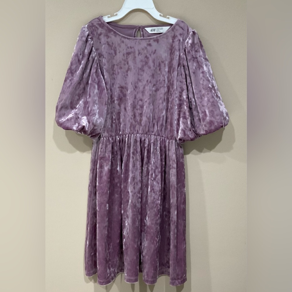 ☀️H&M Girl’s Velour Pleated Bell Sleeves Dress, Size 8-10, 134-140